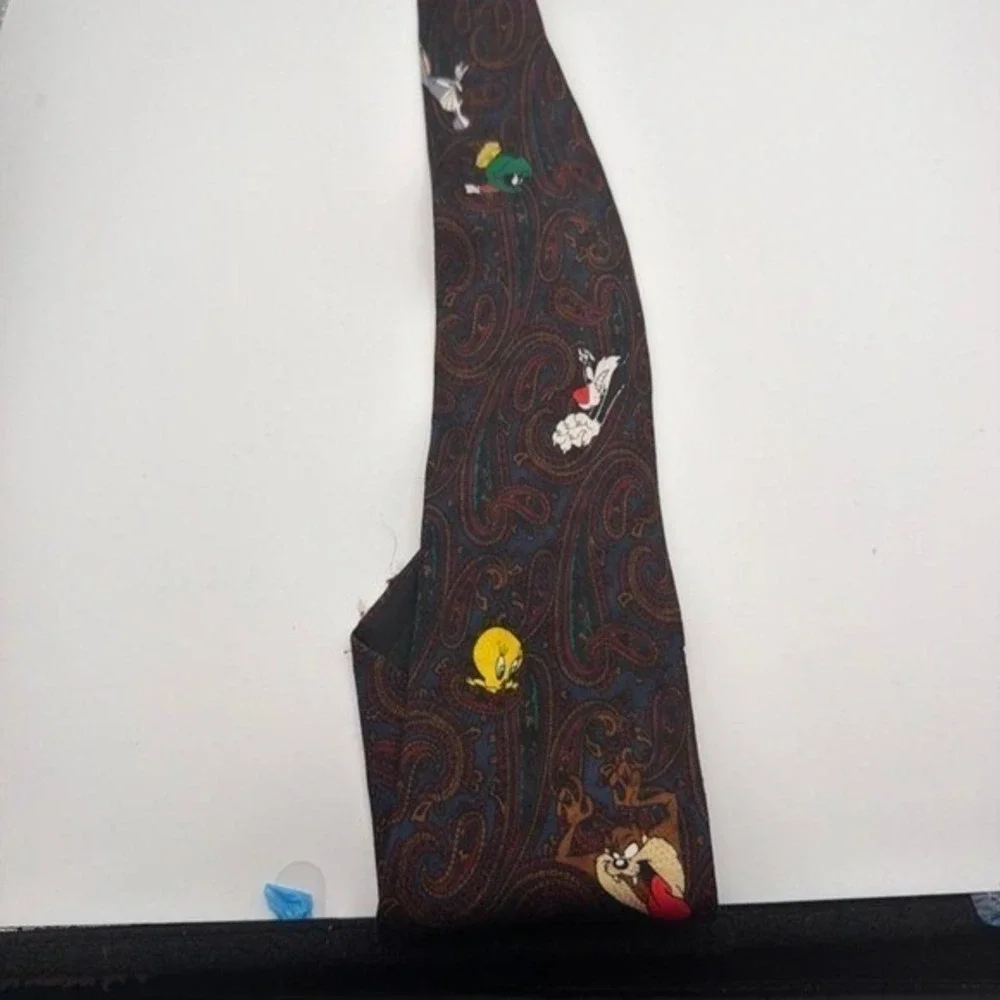 Looney Tunes Mania CHARACTER Design Paisley Polyester 58
